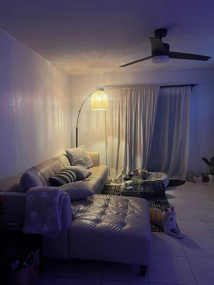 Building Photo - 119 N Alderwood St