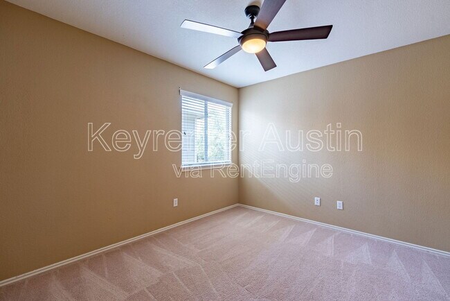 Building Photo - 1610 Yoakum St