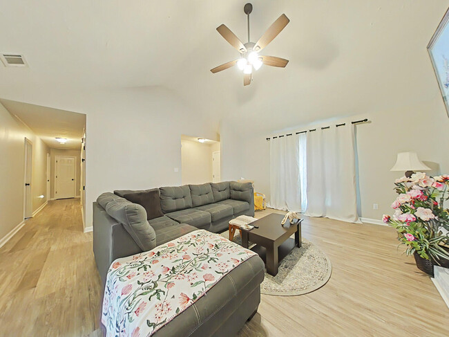 Building Photo - 3501 Snowden Dr