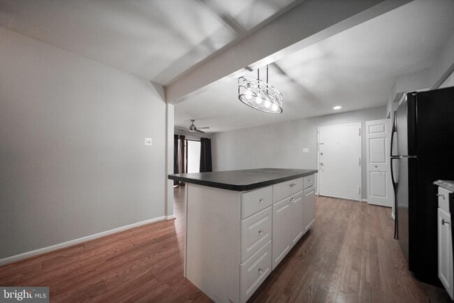 Building Photo - 10106 Campus Way S