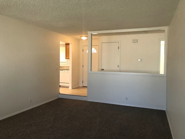 Building Photo - Adorable 3 Bed 2 Bath Ranch Style Home on ...