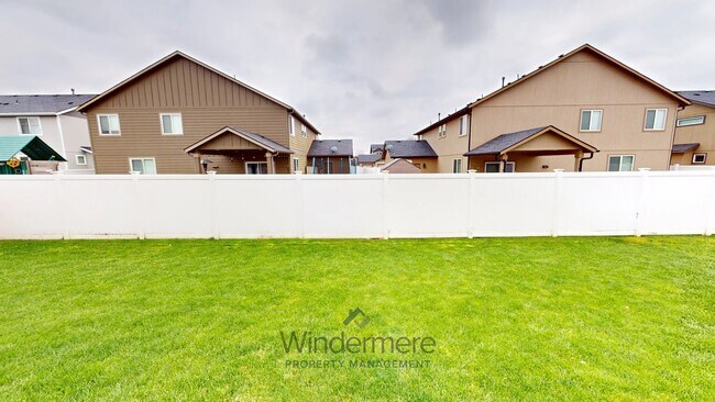 Building Photo - 247 Chapra St