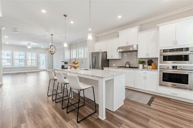 Building Photo - 5051 Pinckney Ln