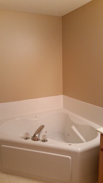 Building Photo - 4305 Merrimac Ln N