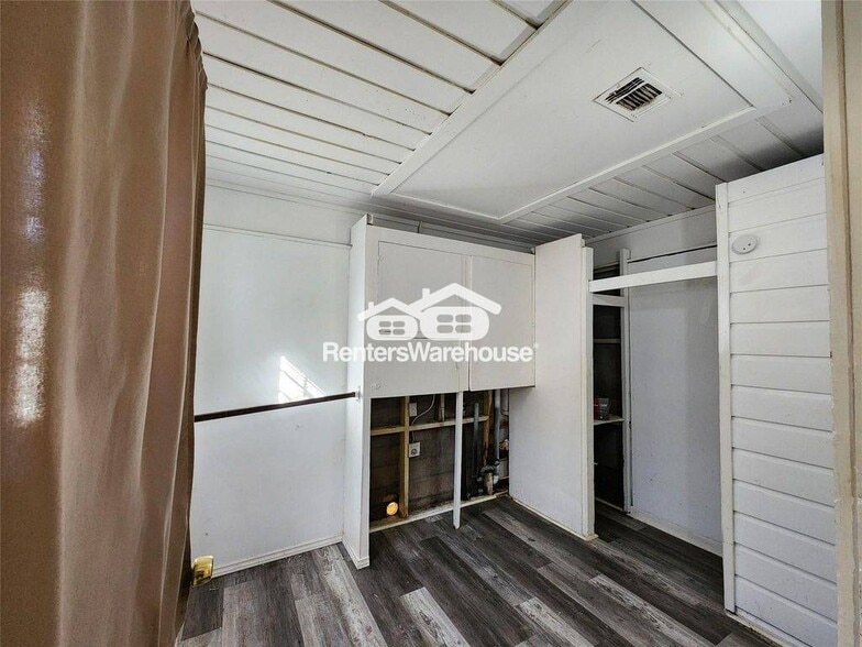 Building Photo - 7937 Oak Knoll Ln