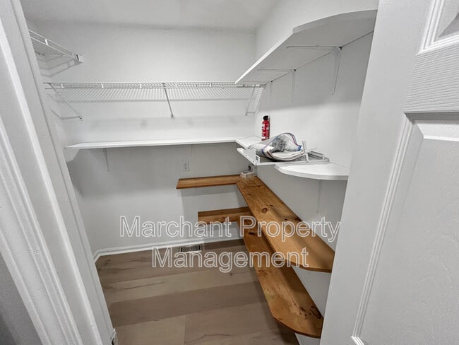 Building Photo - 7 Waxwing Ct