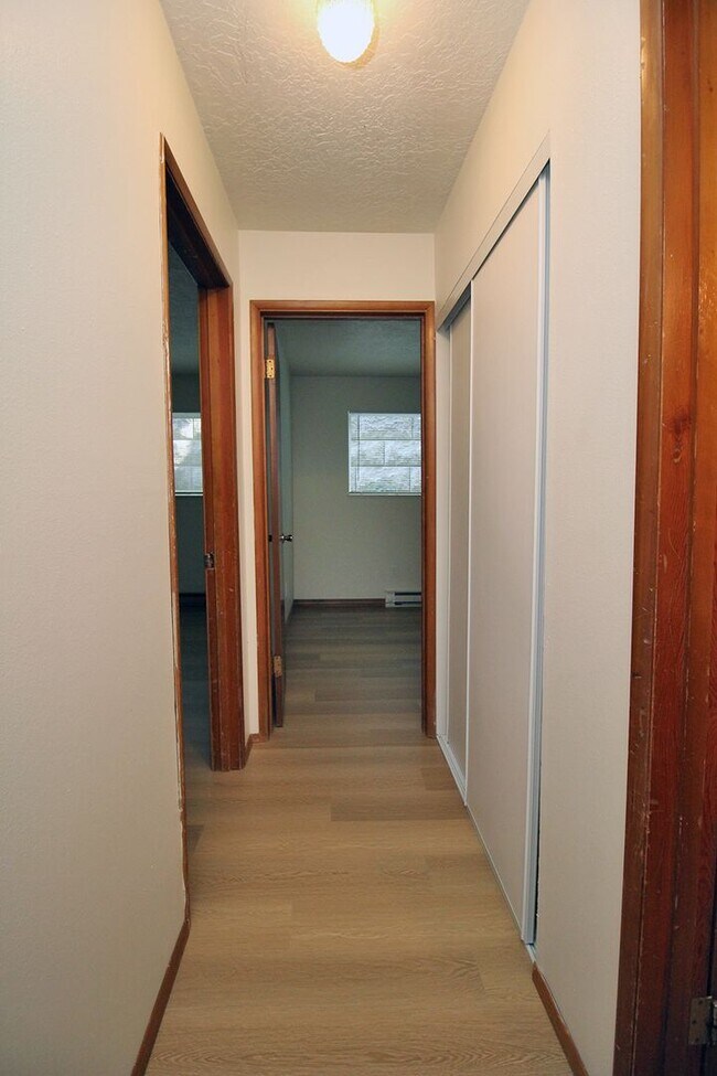 Building Photo - 3736 SW 10th Ave