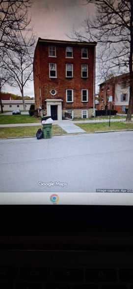 Building Photo - 204 Main St