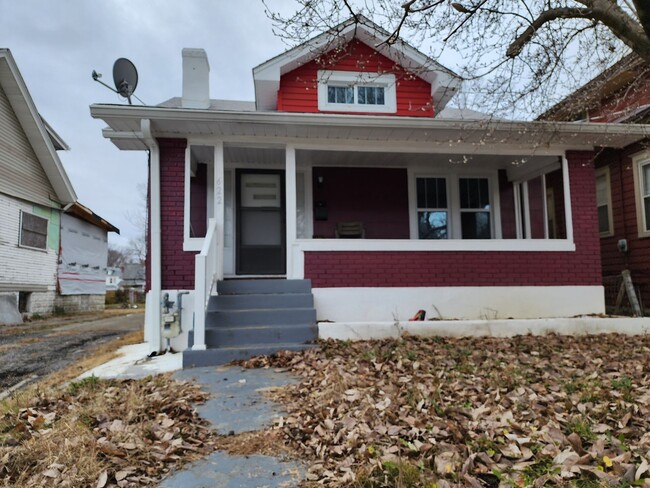 Primary Photo - Preview 622 S 41st. 2 Br with Bonus attic ...