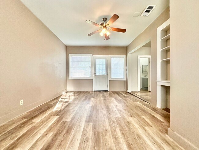 Building Photo - 2613 N Elm St