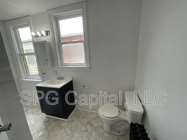 Building Photo - 730 W Mason Ave