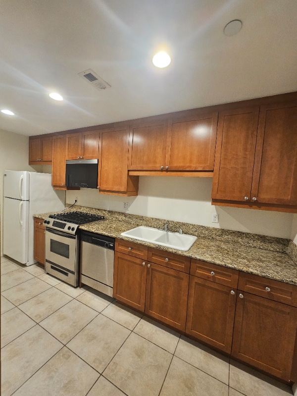 Building Photo - 17168 Newhope St