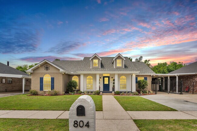 Building Photo - 804 Terry Dr