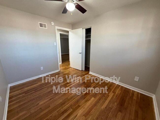 Building Photo - 2408 Caverhill Dr