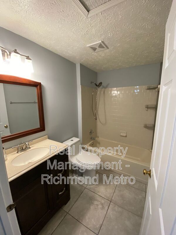 Building Photo - 1743 Robins Nest Ct