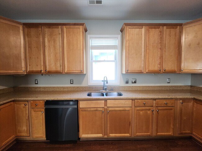 Building Photo - Montford Rental-Asheville