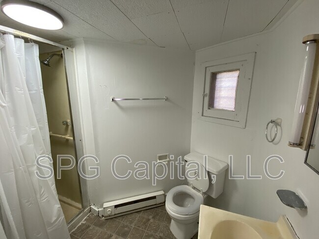 Building Photo - 351 W King St