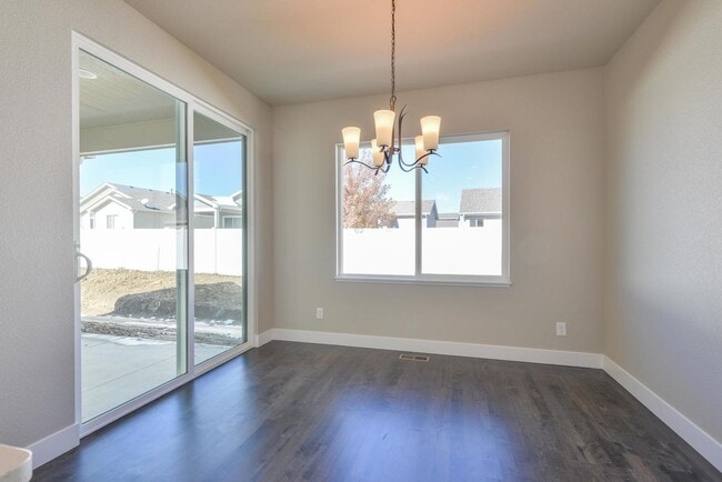 Building Photo - Beautiful 3 Bedroom, 2 Bath Ranch in Berthoud!