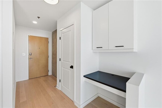 Building Photo - 3324 Peachtree Rd NE