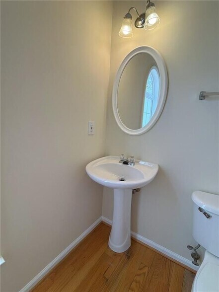 Building Photo - 4012 Howell Park Rd