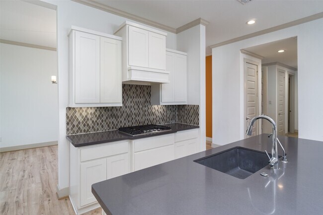 Building Photo - 2572 Ravenna Ct