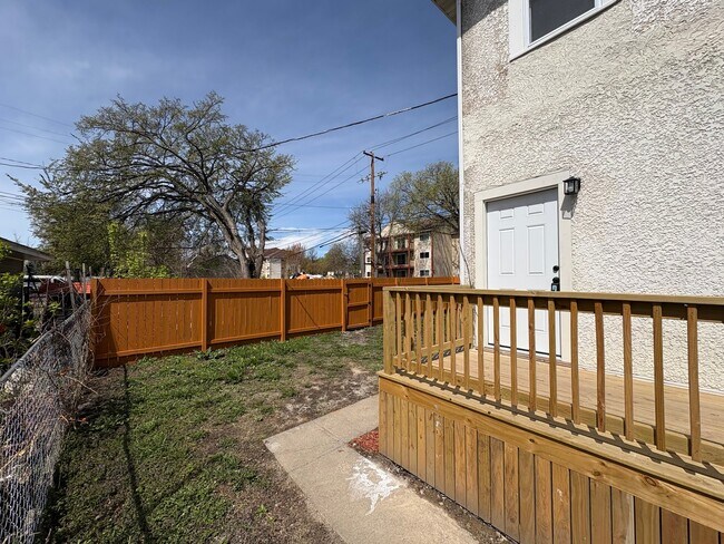 Building Photo - 1239 Knox Ave N