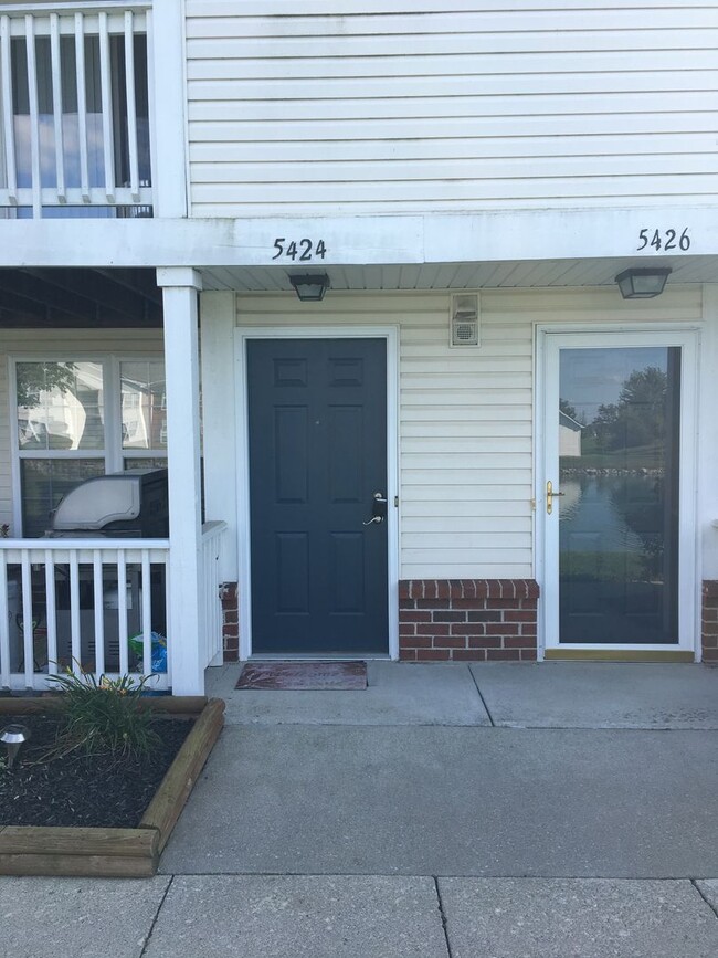 Building Photo - 5424 Cedar Springs