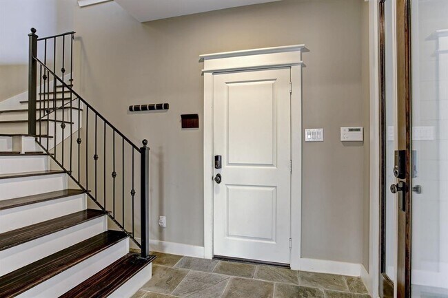 Building Photo - 511 Birdsall St