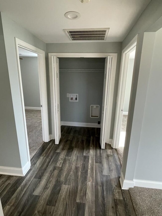 Building Photo - 313 Coles Ferry Pike