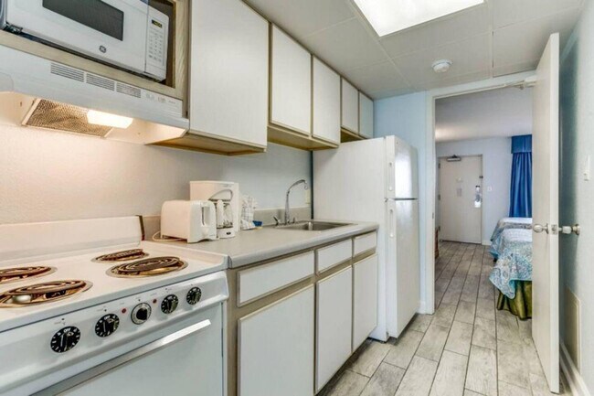 Building Photo - 2300 N Ocean Blvd