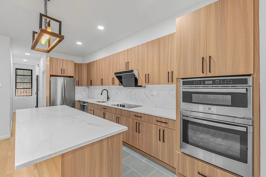 Building Photo - 137 Bowery