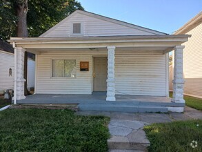 Building Photo - 3 bedroom one bath house