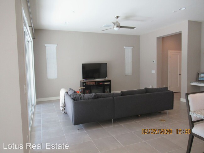 Building Photo - 3 br, 2.5 bath House - 6815 E Orion Dr