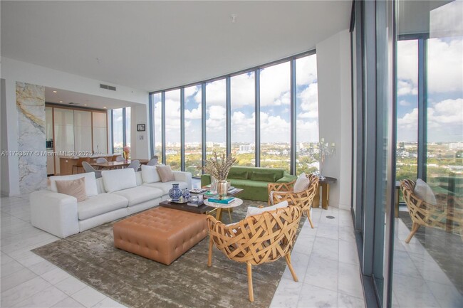 Building Photo - 2821 S Bayshore Dr