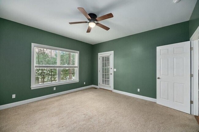 Building Photo - AVAILABLE NOW: 4 Bed 3.5 Bath in Coosaw Cr...