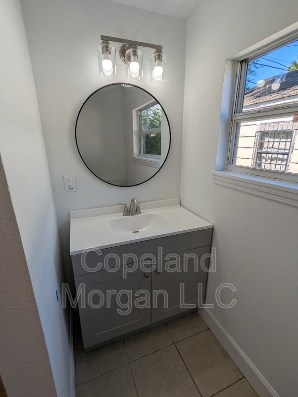 Building Photo - 2033 1/2 20th Street South