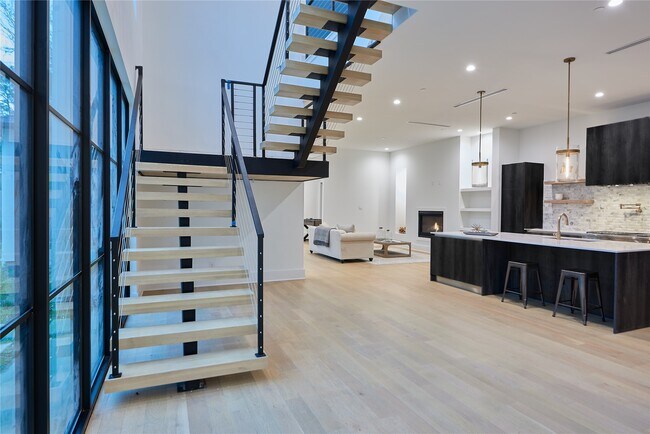 Building Photo - 8926 Croes Dr
