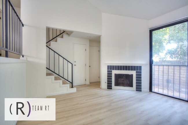 Building Photo - A Newly Renovated Contemporary Condo in Gl...