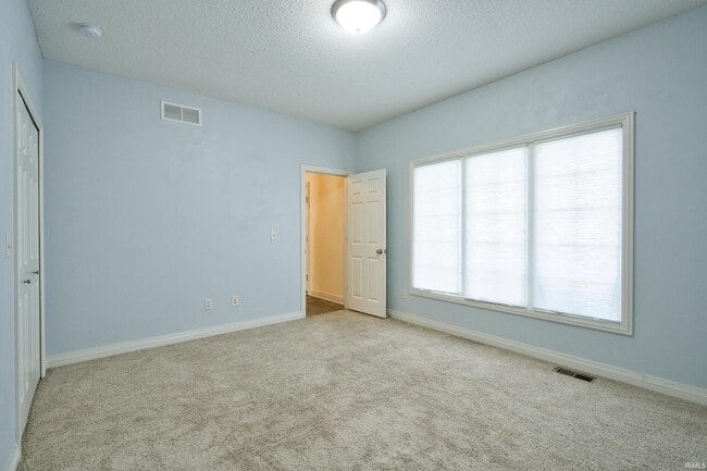 Building Photo - 625 Perolla Dr