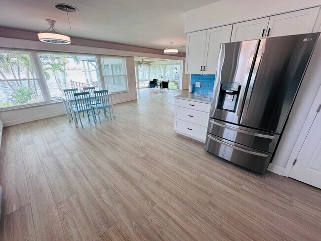 Building Photo - 3536 Belle Vista Dr E