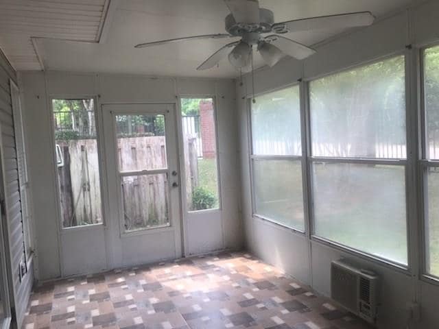 Building Photo - 326 Spring Lake Dr N