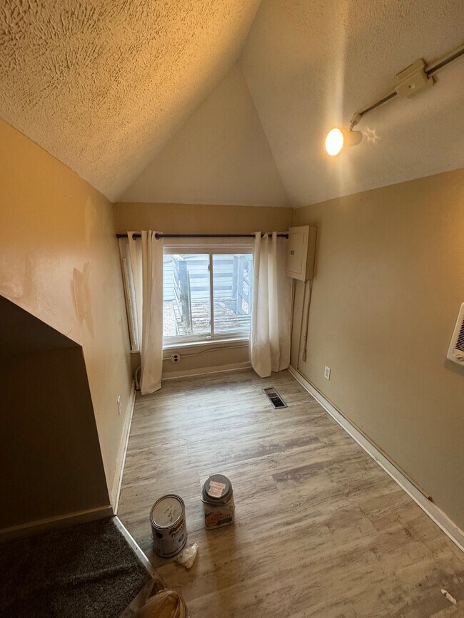 Building Photo - 136 N 31st Ave