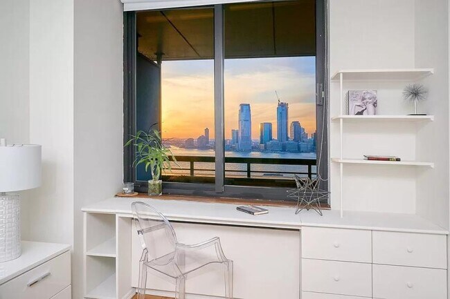 Building Photo - 2 bedroom in NEW YORK NY 10280