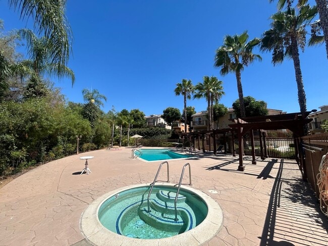 Building Photo - Beautiful 2 bed 2 1/2 bath Condo in Redlands, Ca.