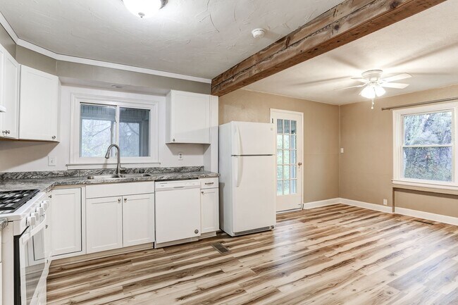 Building Photo - 2820 Cumberland Blvd