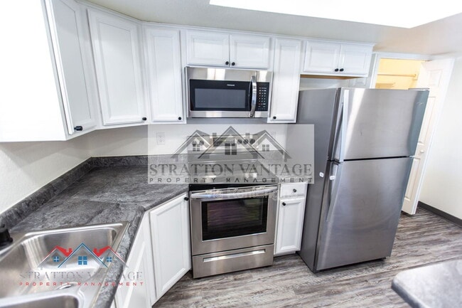 Building Photo - 2526 E Juanita Ave