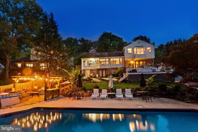 Building Photo - 8121 Briar Creek Dr