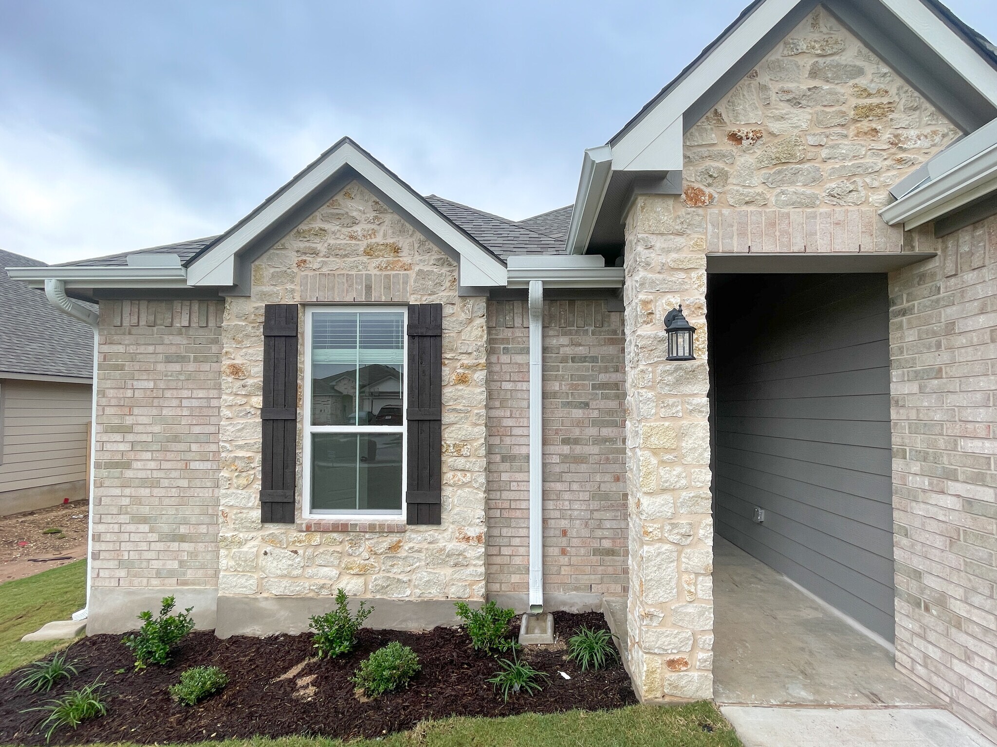 Building Photo - 6912 Llano Dr