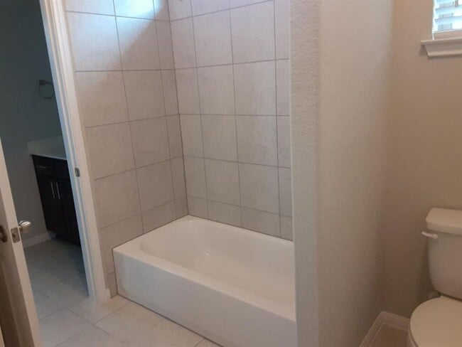 Building Photo - 3240 E Whitestone Blvd