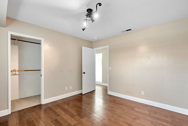 Building Photo - 1808 Cougar Ln
